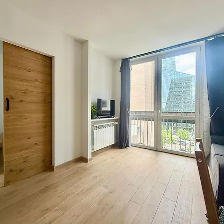 Cozy Rondo Onz Apartment *