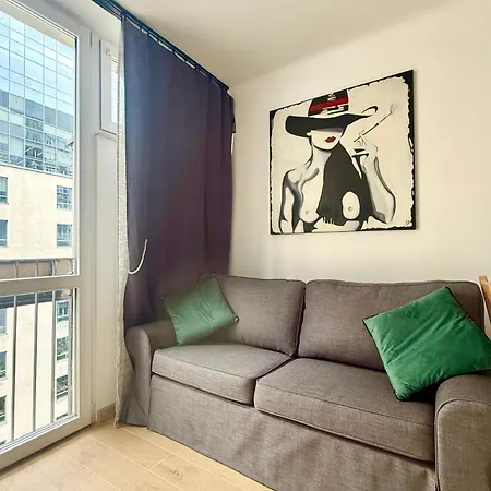 Cozy Rondo Onz Apartment *